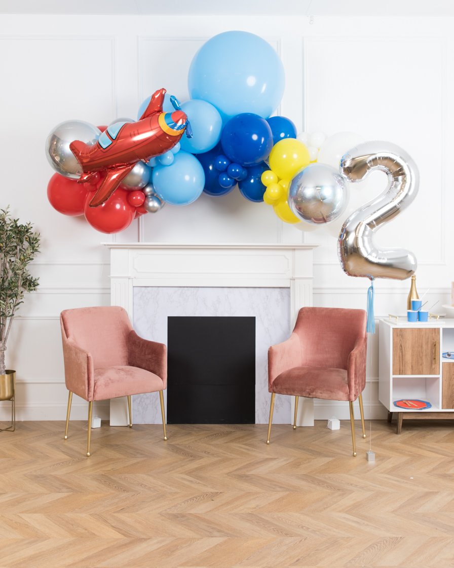 paris312-chicago-vintage-airplane-balloon-bouquet-blue-number-arch-set