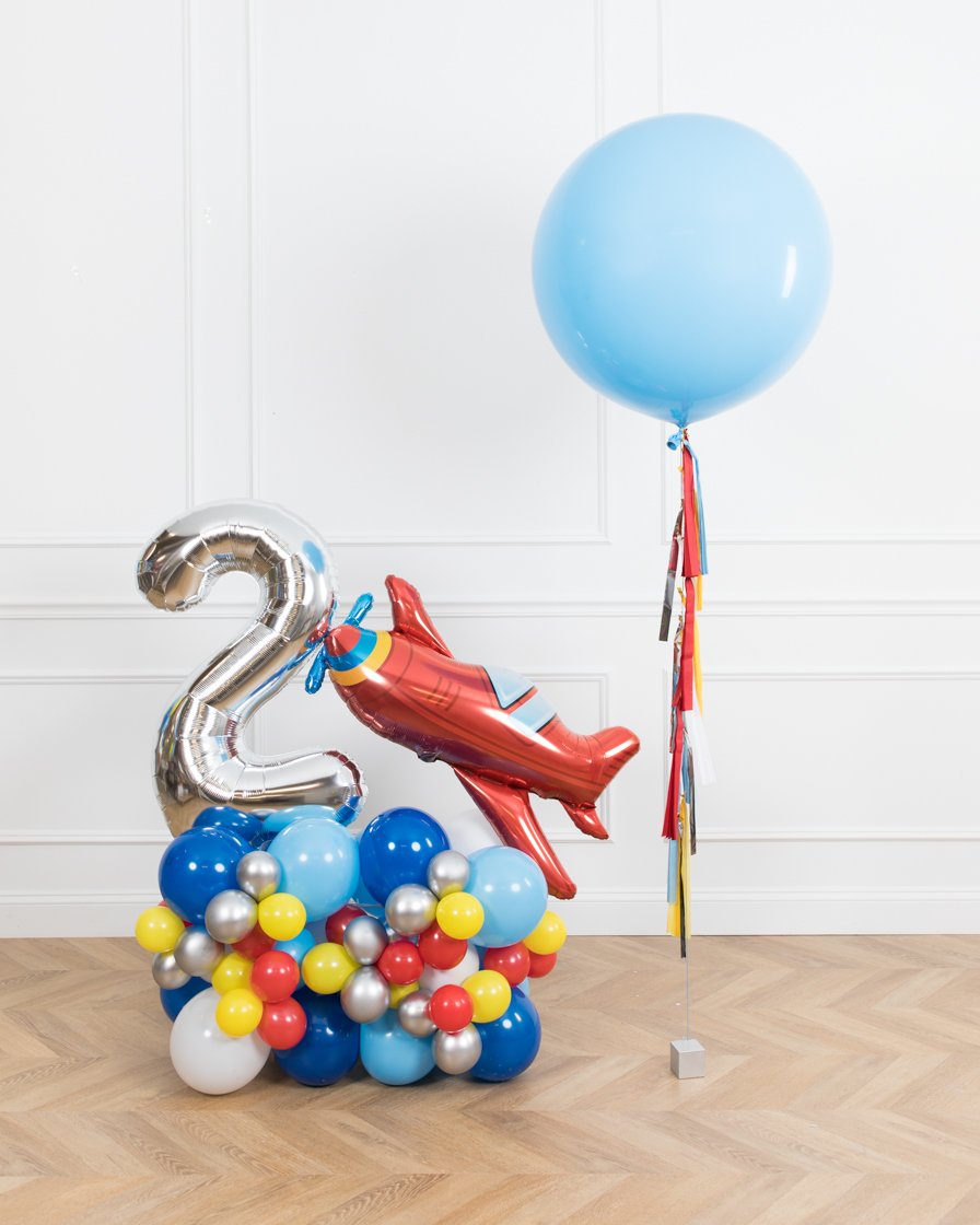 paris312-chicago-vintage-airplane-balloon-bouquet-blue-pedestal