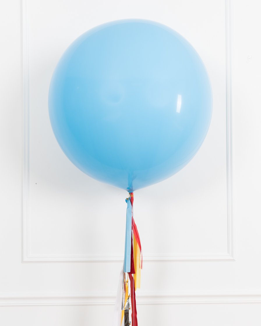 paris312-chicago-vintage-airplane-balloon-bouquet-blue-pedestal