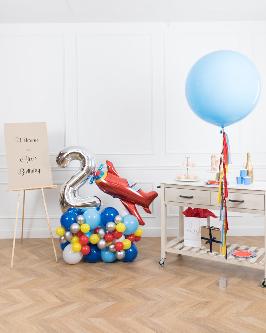 paris312-chicago-vintage-airplane-balloon-bouquet-blue-pedestal