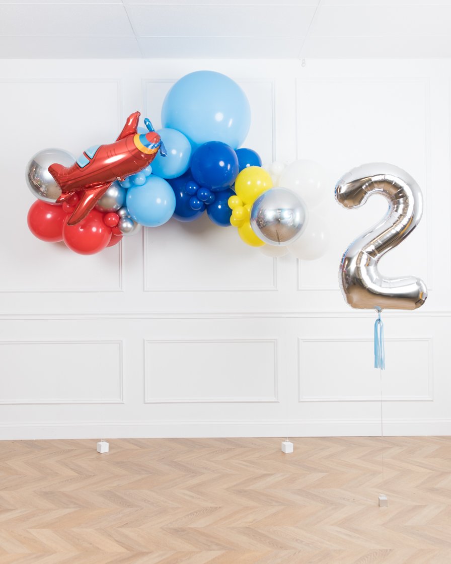 paris312-chicago-vintage-airplane-balloon-bouquet-blue-number-arch-set