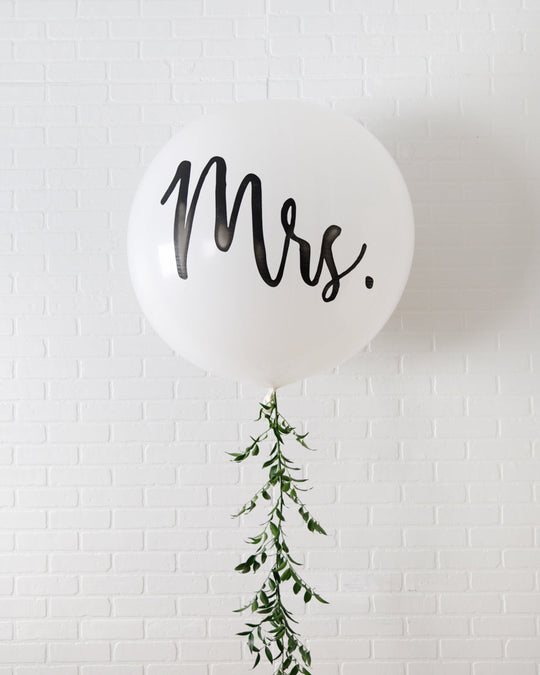 Château - Mrs or Mr Giant Balloon with Greenery Tassel