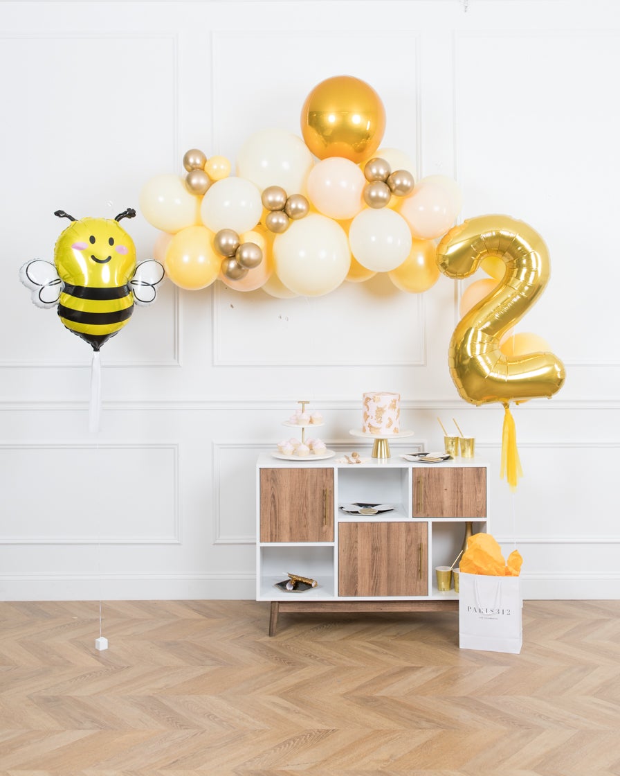 paris312-chicago-bee-theme-balloon-buttercup-gold-bouquet-foil-number-garland