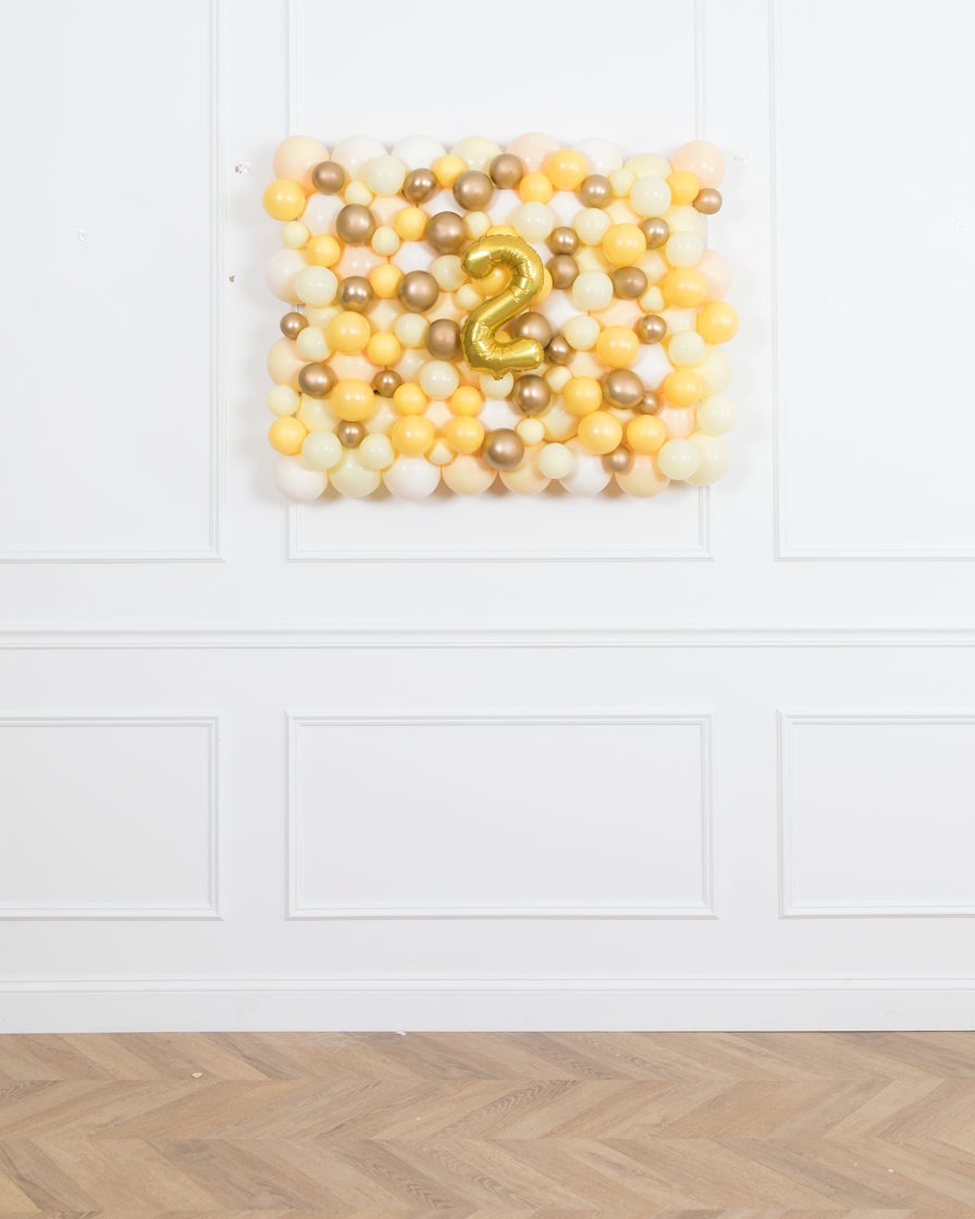 paris312-chicago-bee-theme-balloon-number-yellow-gold-foil-backdrop-board