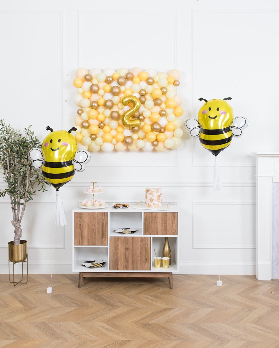 paris312-chicago-bee-theme-balloon-buttercup-gold-bouquet-foil-number-backdrop-set-pop-decor