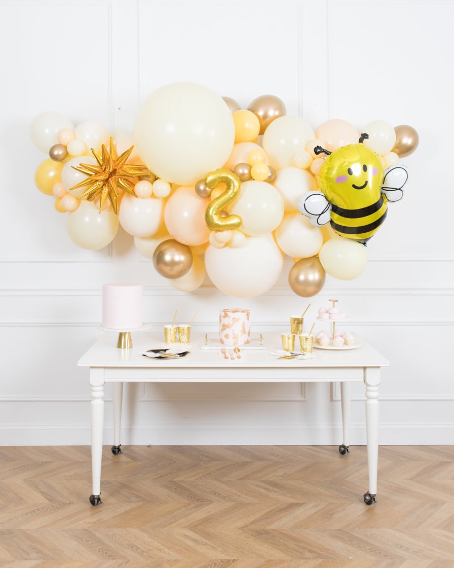 paris312-chicago-bee-theme-balloon-number-yellow-gold-backdrop-install-piece-garland