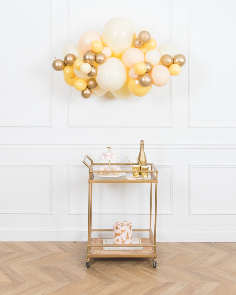 paris312-chicago-bee-theme-balloon-yellow-gold-backdrop-install-piece-garland-party