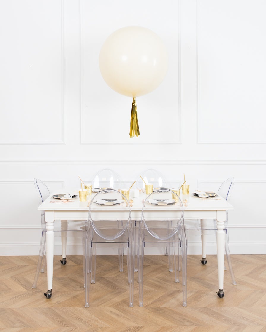 paris312-chicago-bee-theme-balloon-buttercup-gold-bouquet-centerpiece