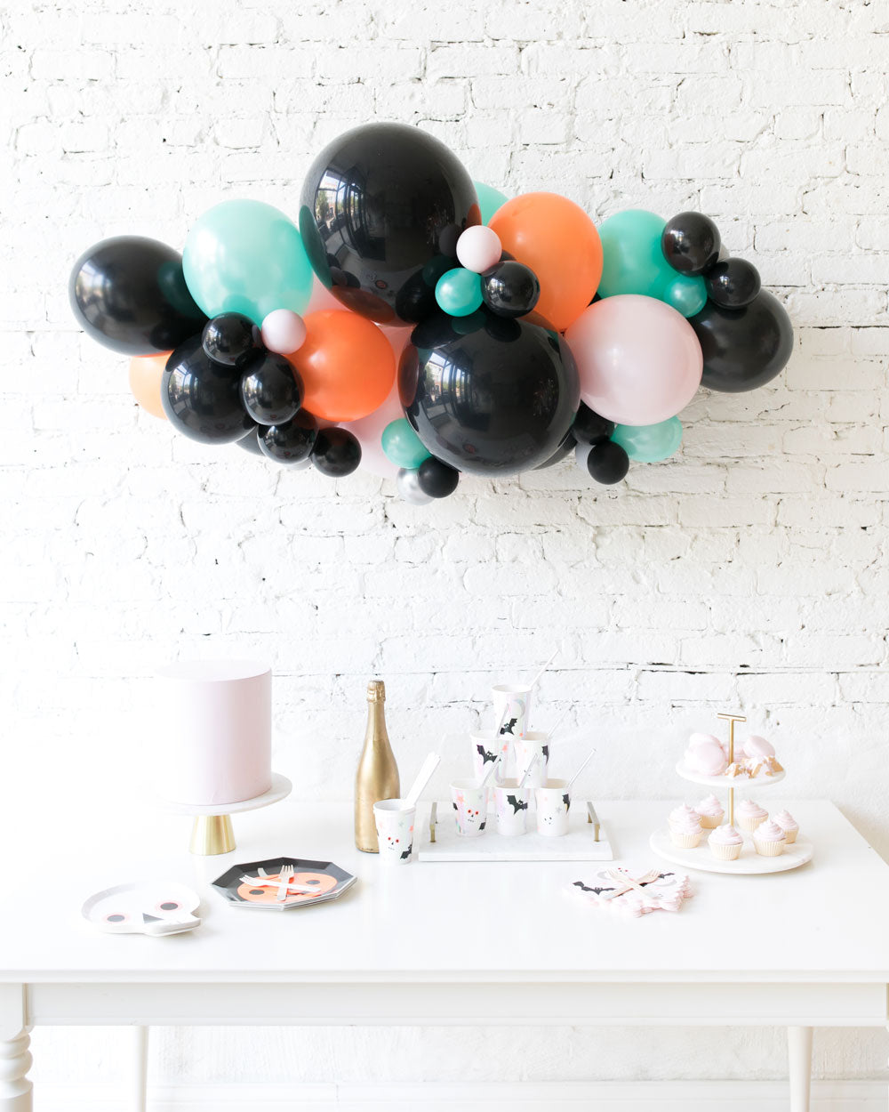halloween-balloon-garland