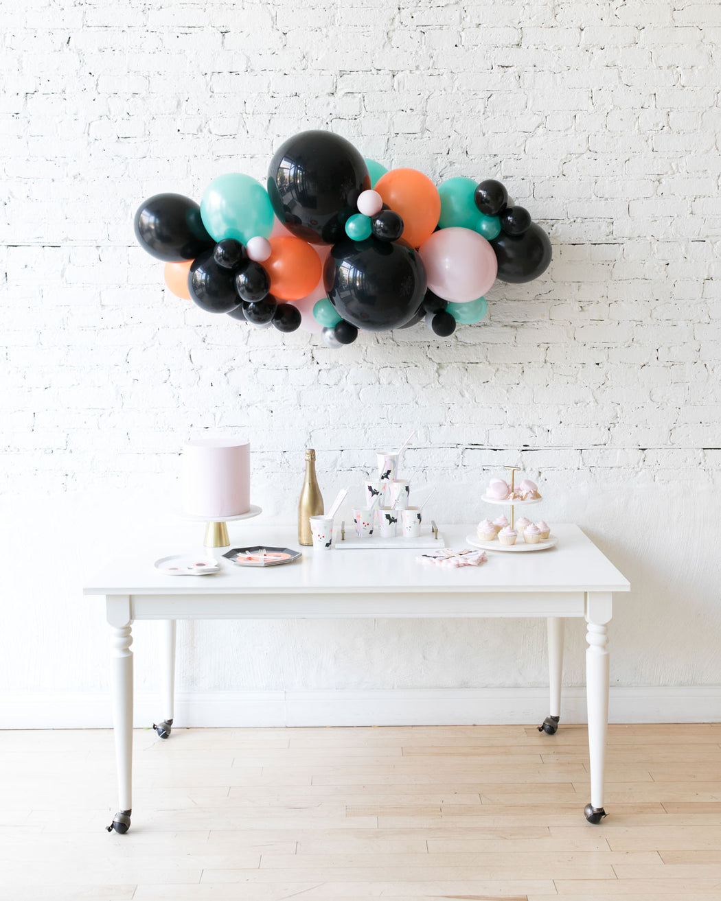 halloween-balloon-garland