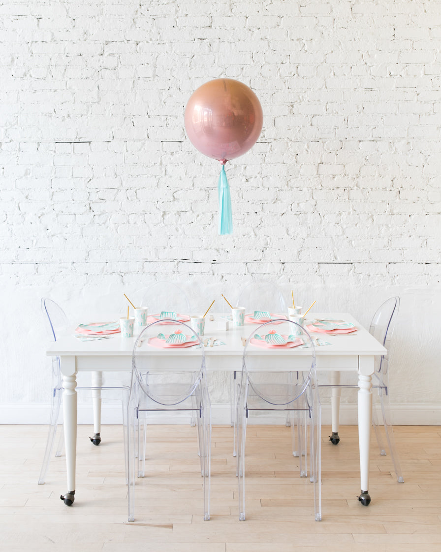 balloon-fiesta-theme-centerpiece-ombre-red-orange-orb-mint-skirt