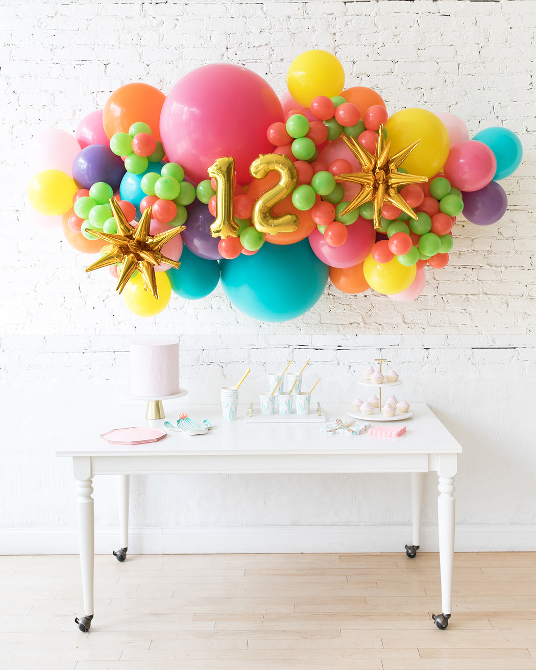 balloon-fiesta-theme-number-backdrop-garland