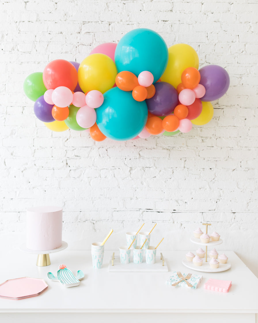 balloon-fiesta-theme-backdrop-garland-install