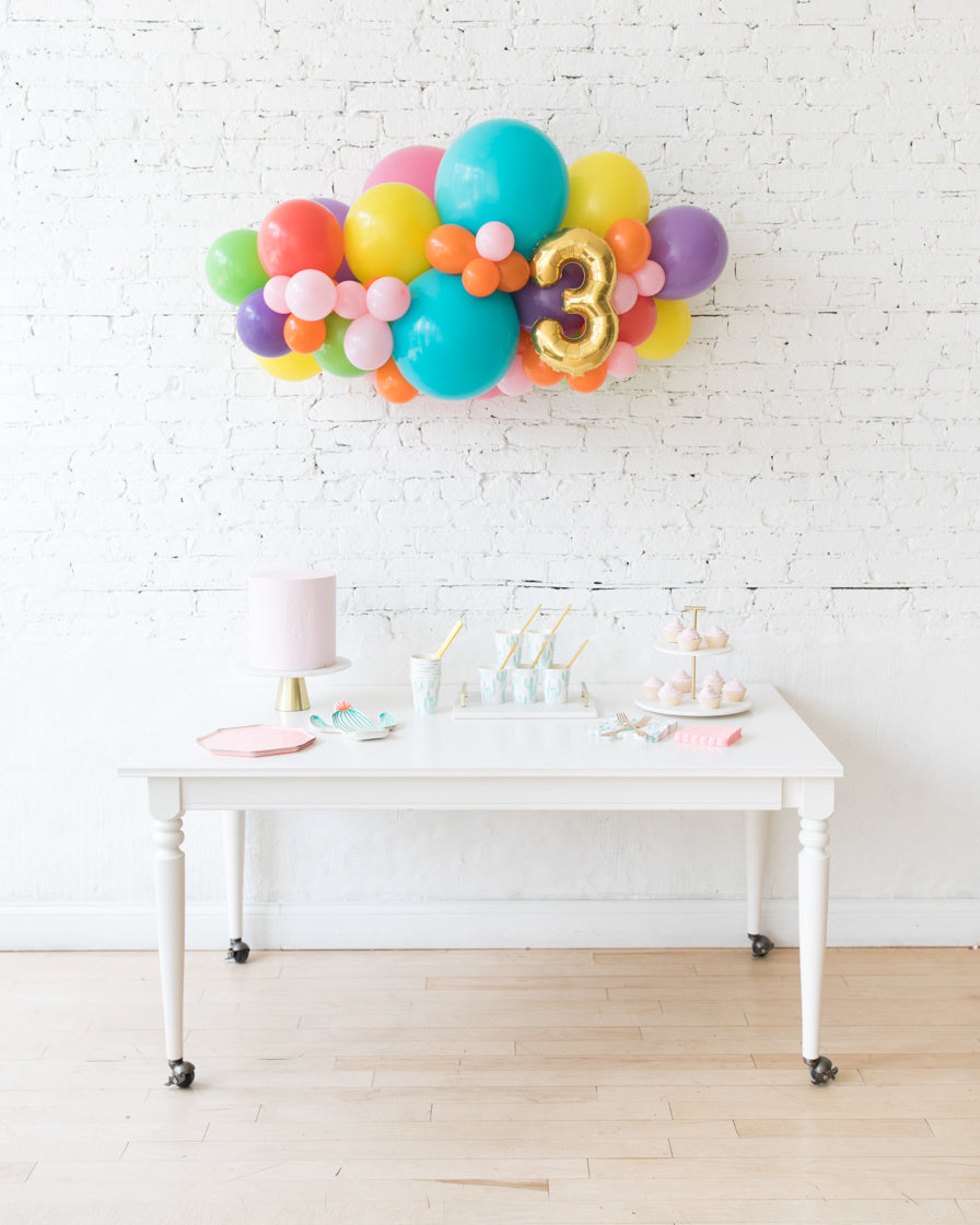 balloon-fiesta-theme-number-backdrop-garland