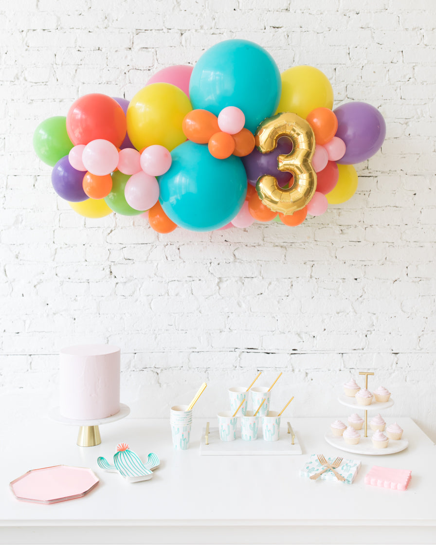 balloon-fiesta-theme-number-backdrop-garland