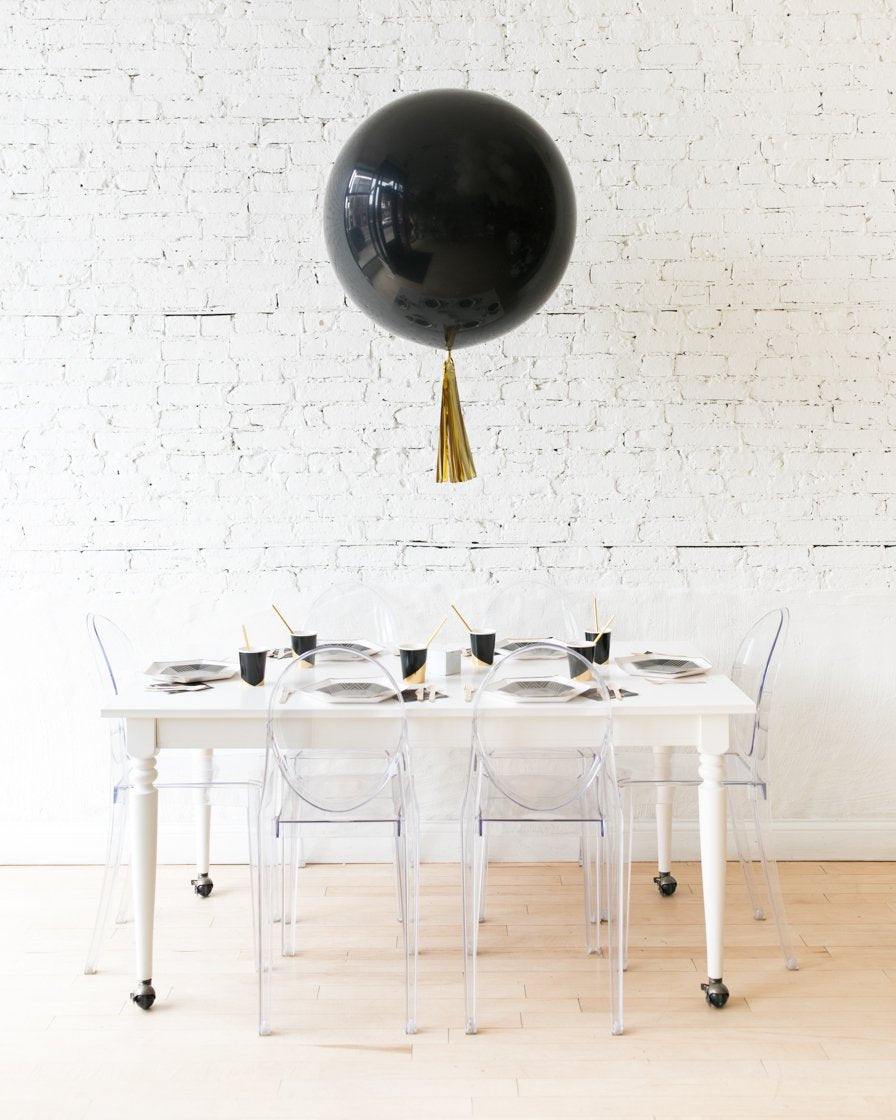 new-years-decorations-balloon-chicago-2023-giant-black-skirt-paris312
