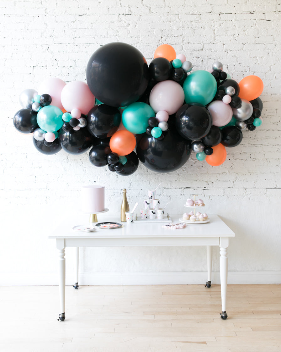 halloween-balloon-garland