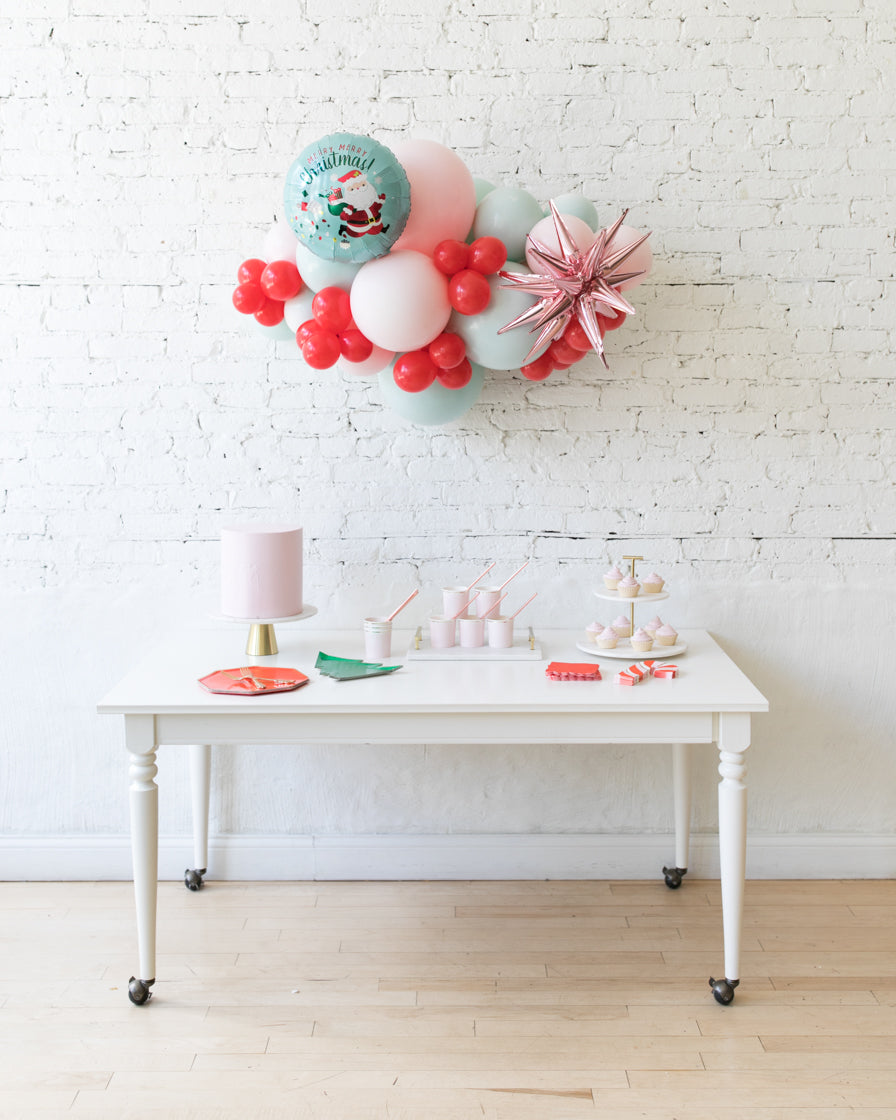 christmas-balloon-backdrop-garland