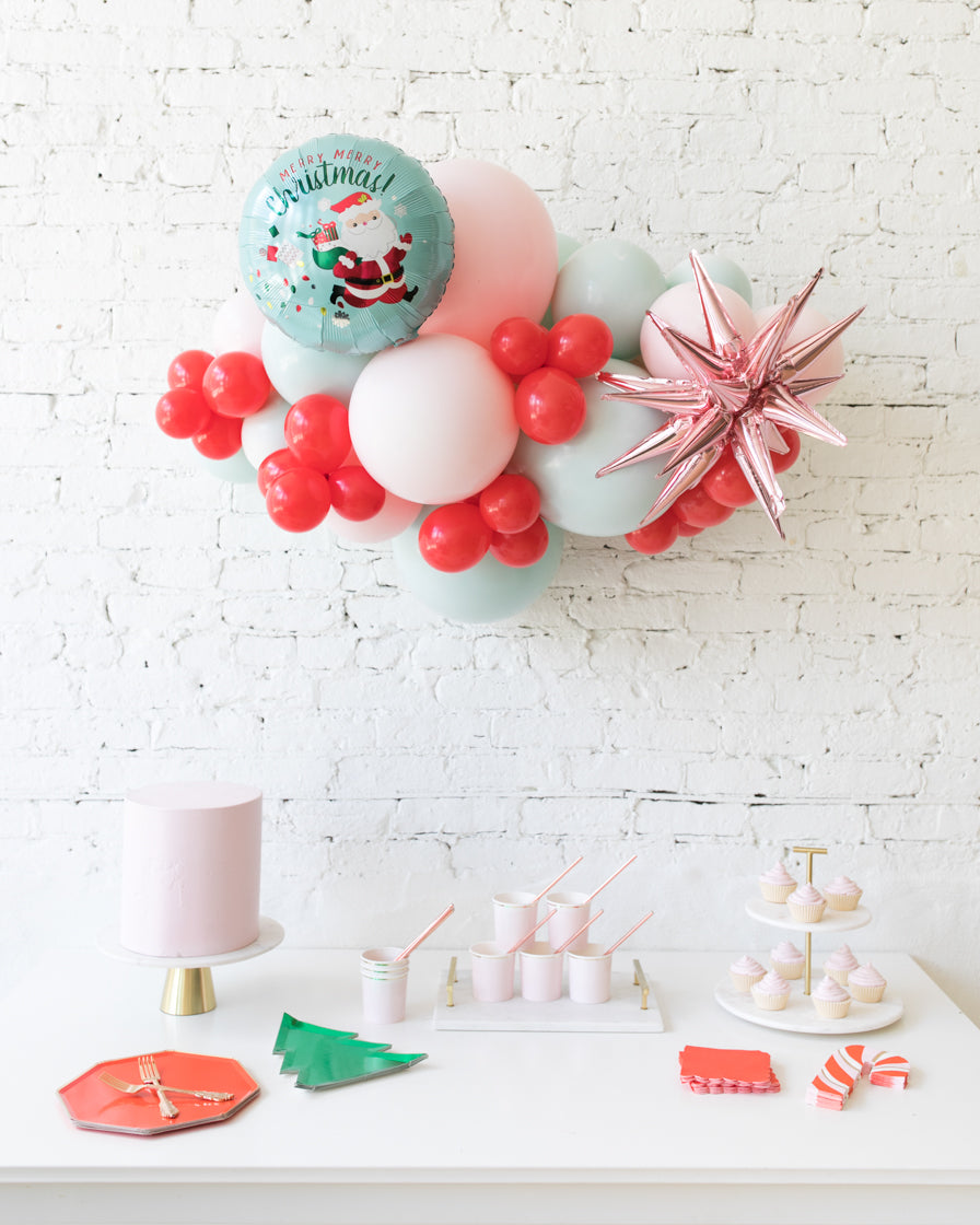 christmas-balloon-backdrop-garland
