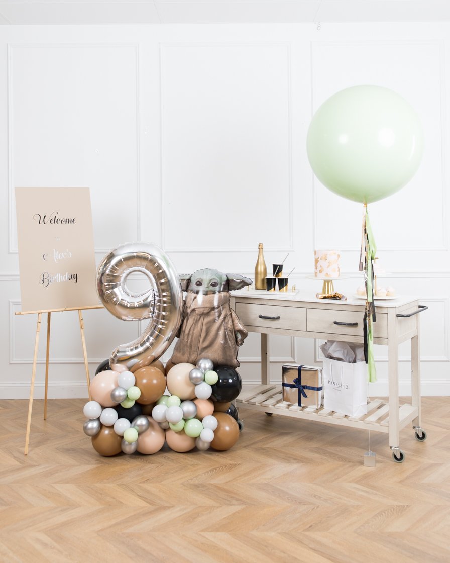 mandalorian-party-birthday-yoda-decorations-balloons-giant-pedestal-set-chicago-paris312