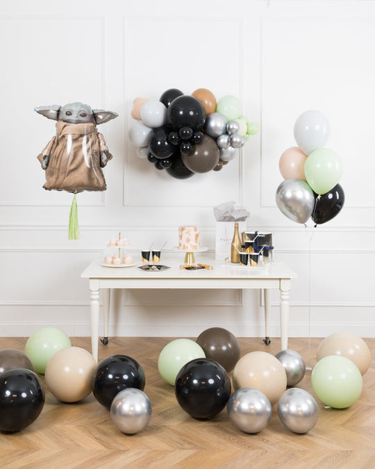 Mandalorian Theme - The Fun & Festive Decor Set