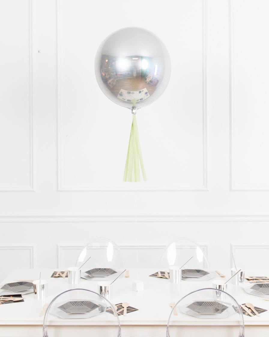 mandalorian-party-birthday-yoda-decorations-balloons-centerpiece-orb-silver-chicago-paris312