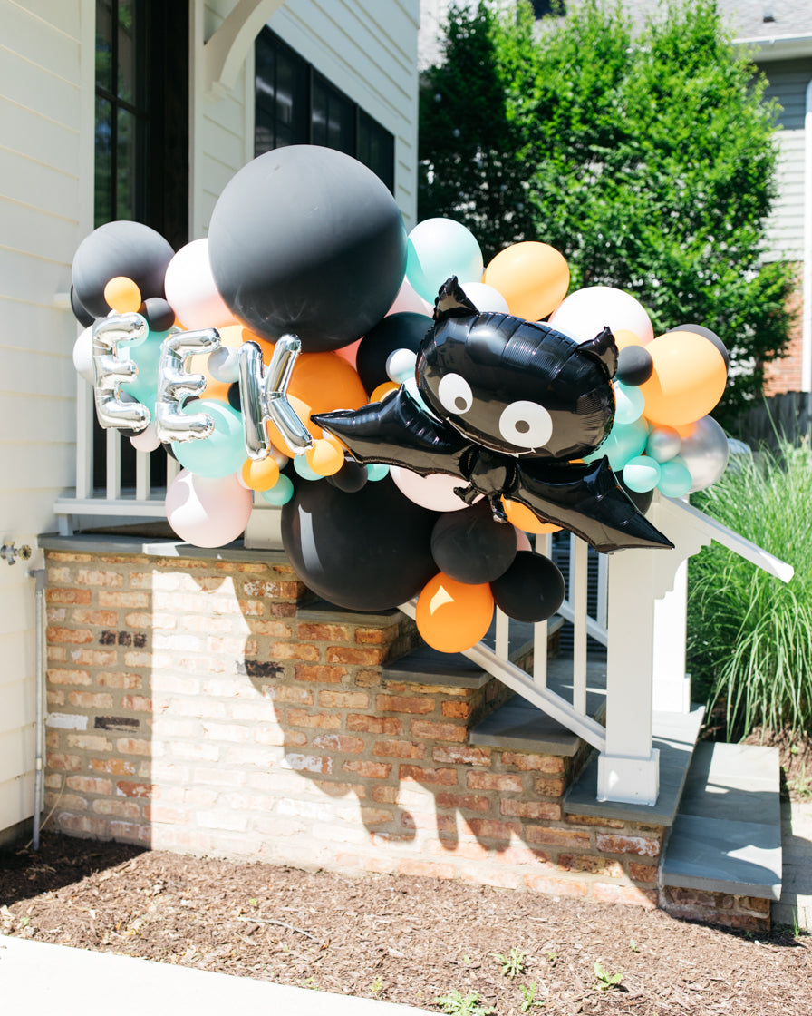 halloween-outdoor-balloon-bouquet