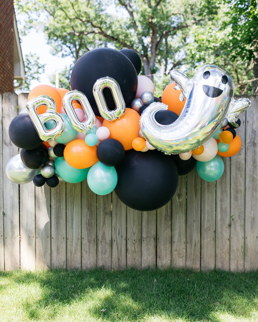 halloween-outdoor-balloon-bouquet