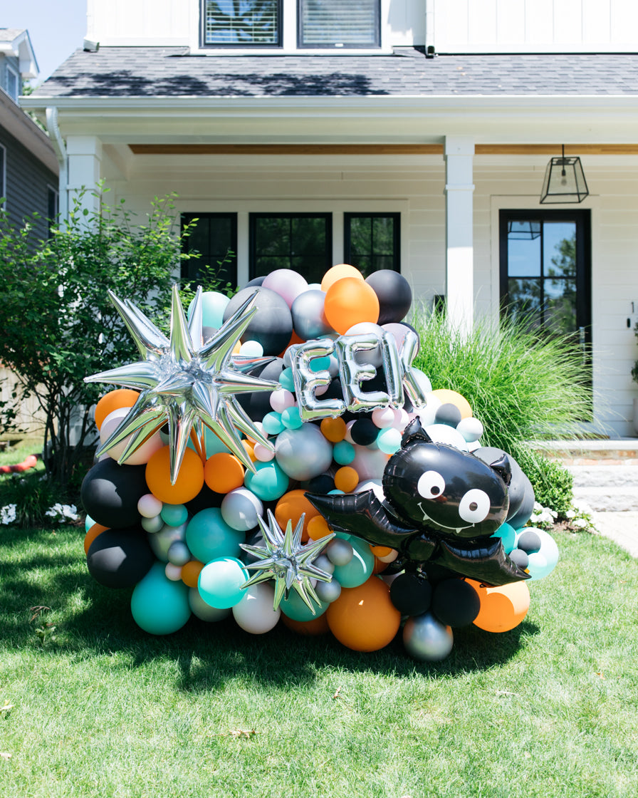 halloween-outdoor-balloon-bouquet