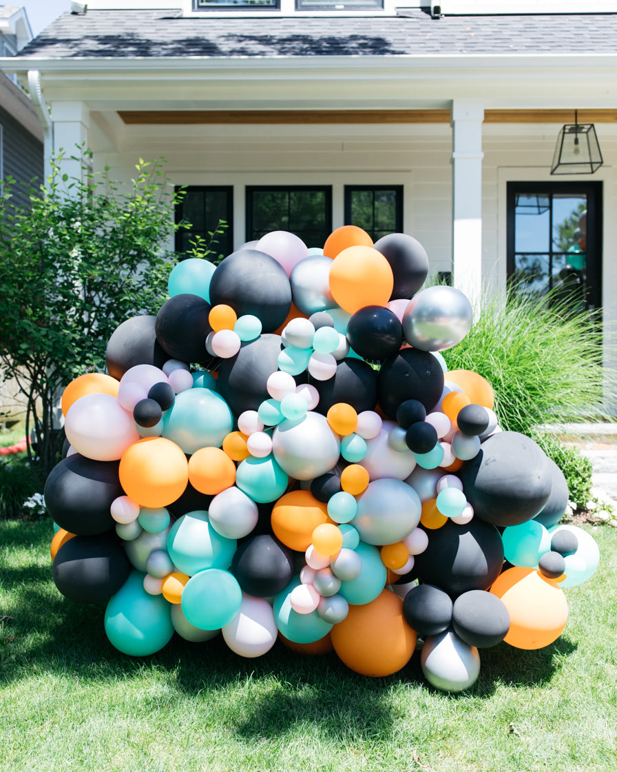halloween-outdoor-balloon-bouquet