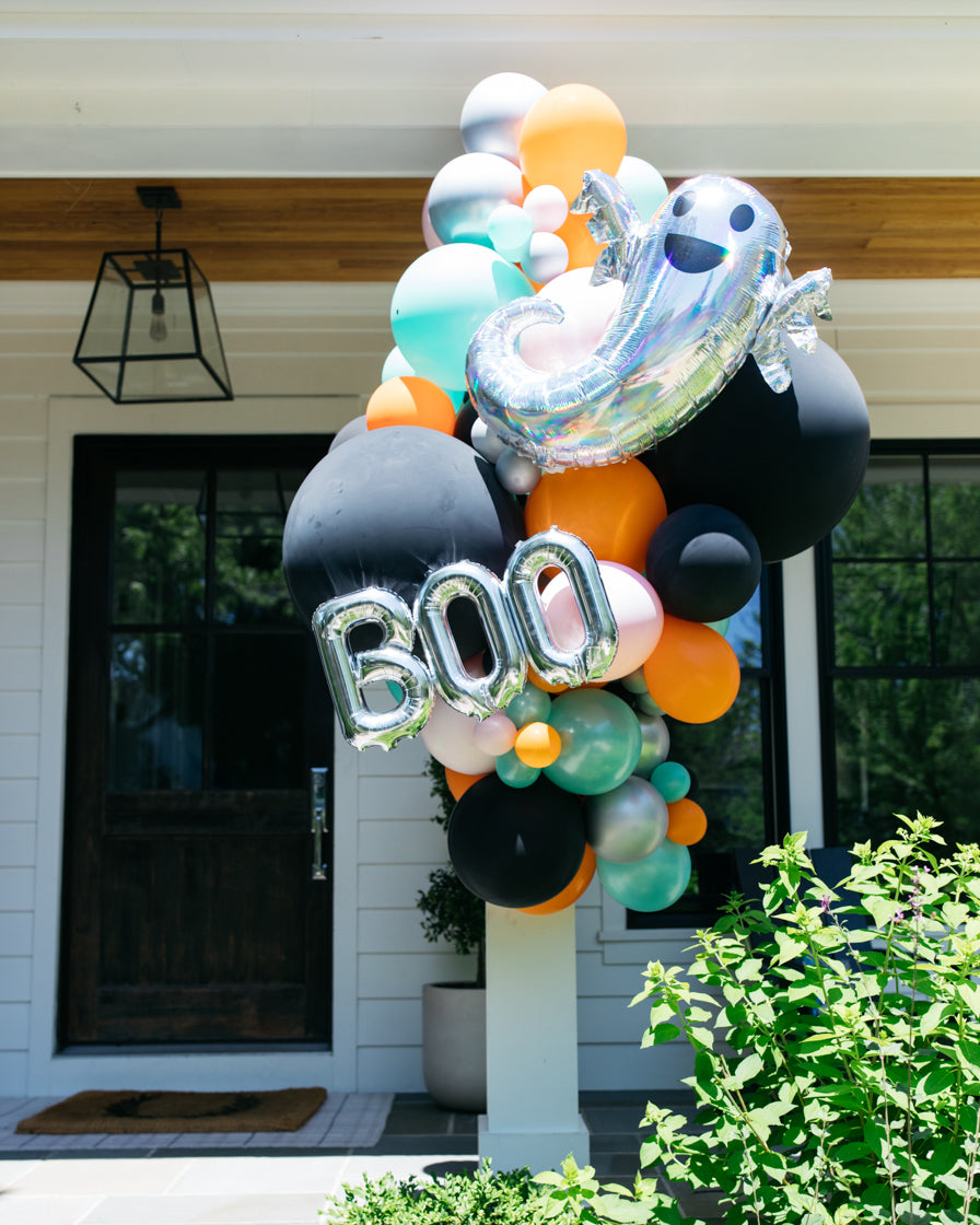 halloween-outdoor-balloon-bouquet