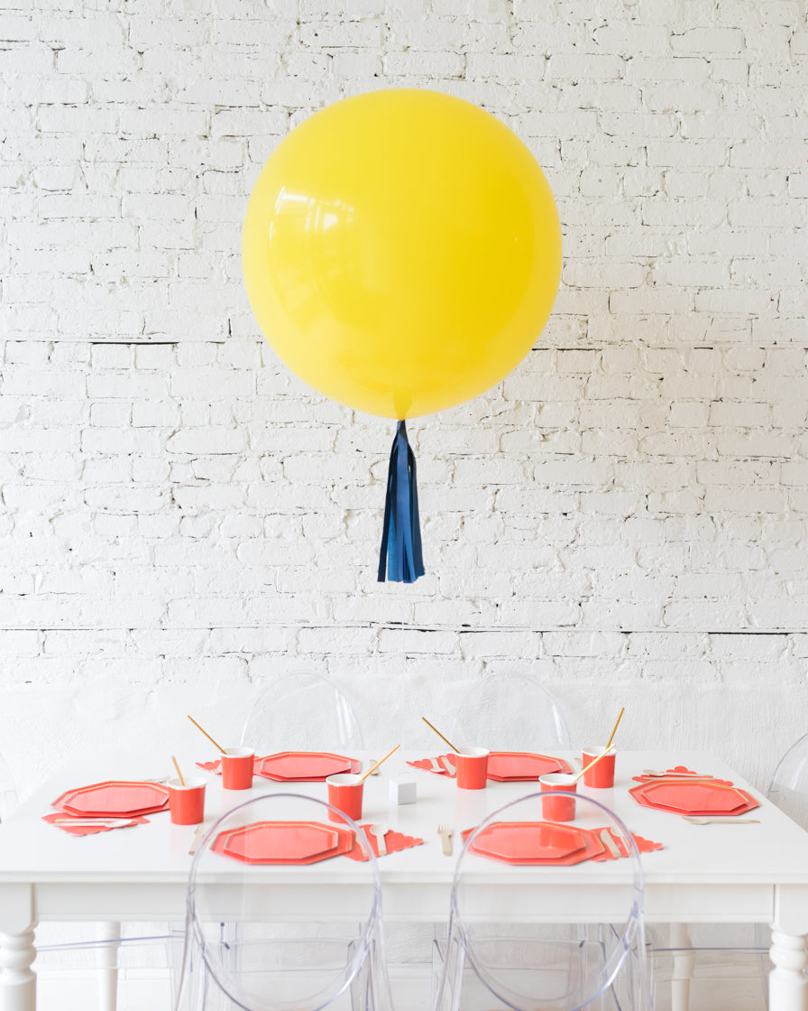 paris312-sesame-street-theme-centerpiece-yellow-navy-skirt-giant-balloon