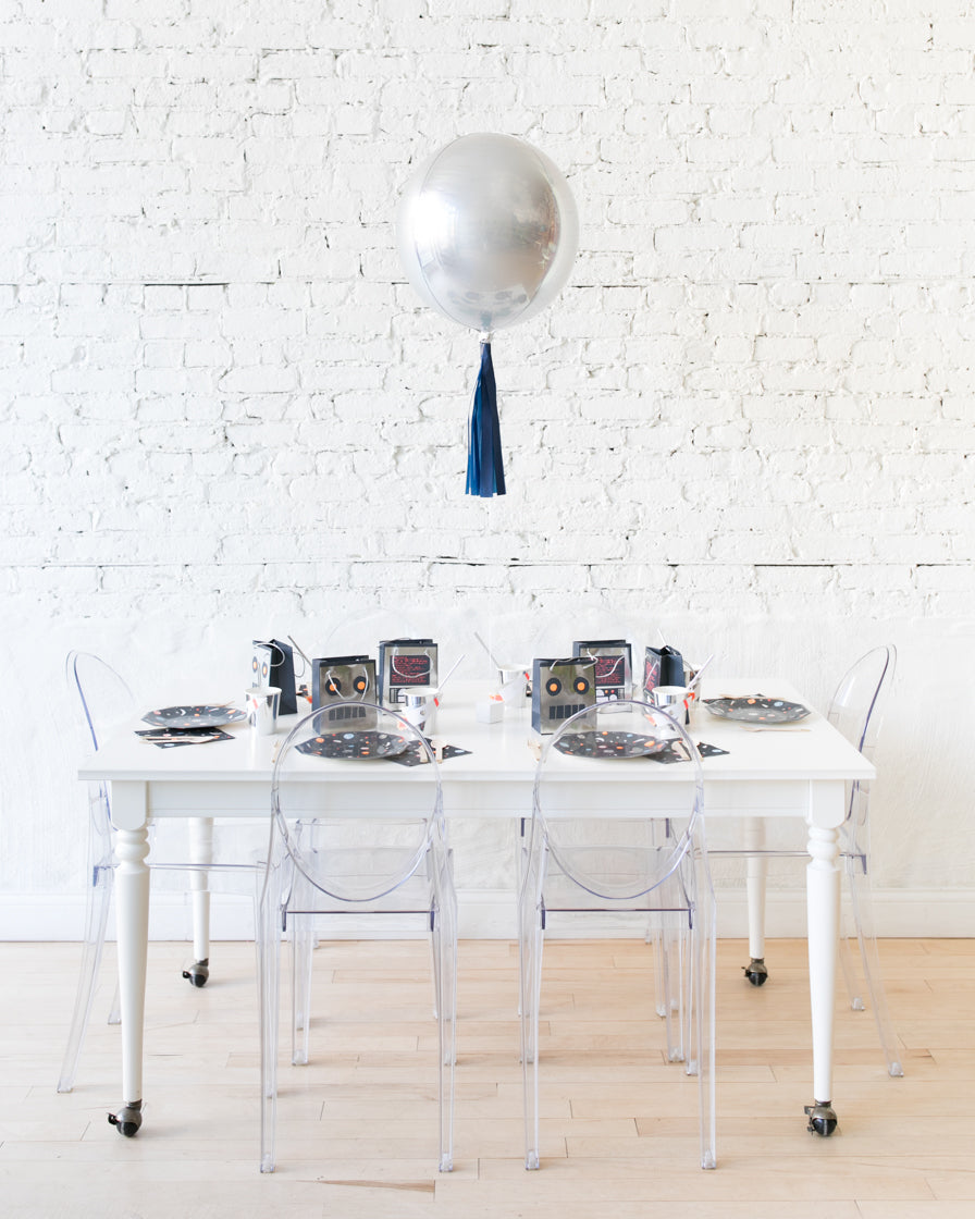 paris312-space-theme-centerpiece-balloons-silver-orb-foil-navy-skirt