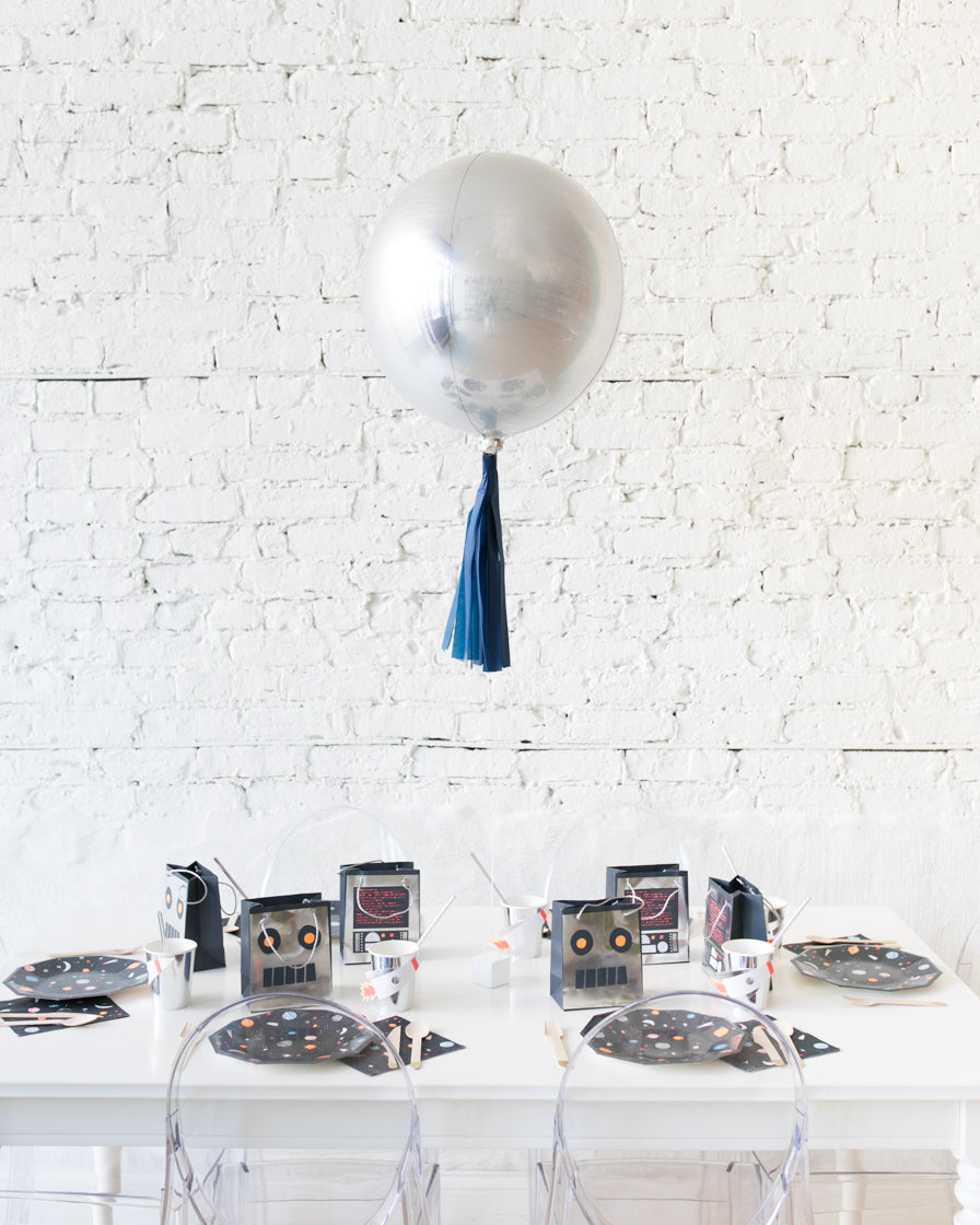 paris312-space-theme-centerpiece-balloons-silver-orb-foil-navy-skirt