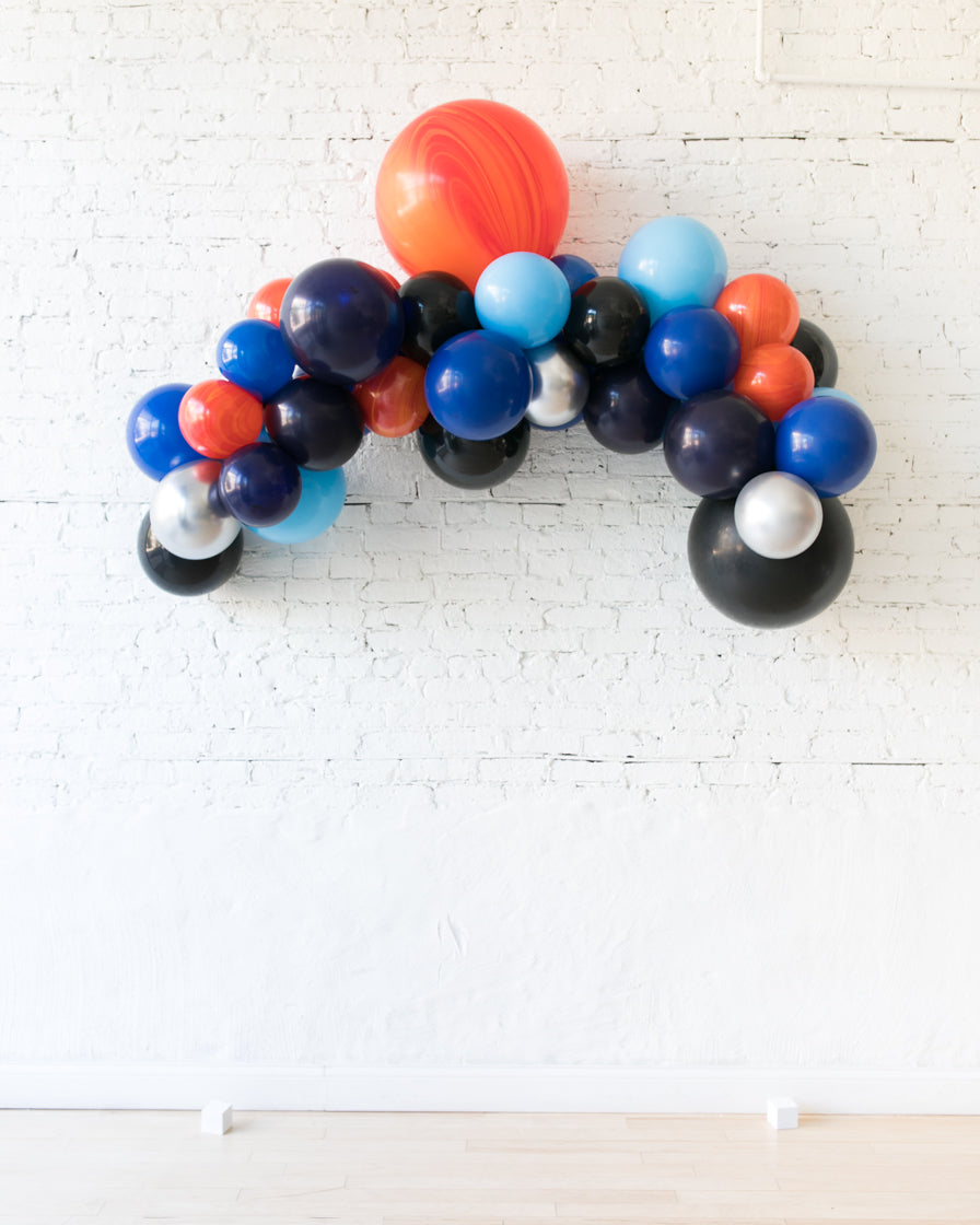 paris312-space-theme-balloons-floating-arch