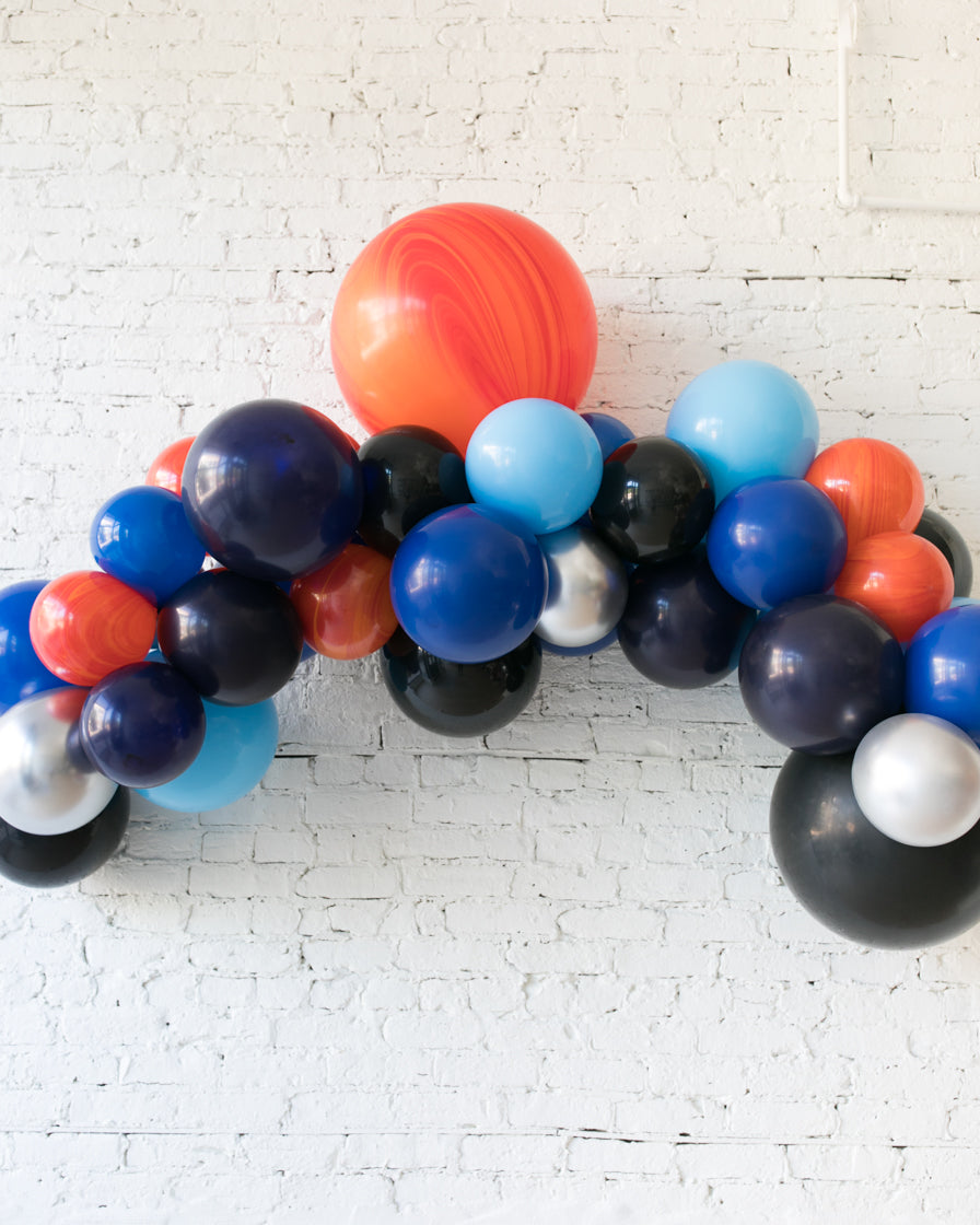 paris312-space-theme-balloons-floating-arch