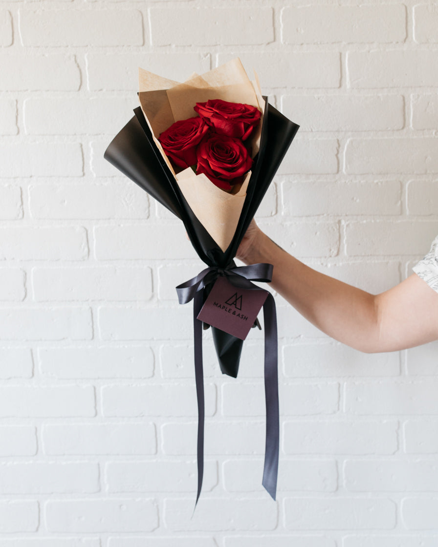 M&A - Petite Red Roses Bouquet — Paris312
