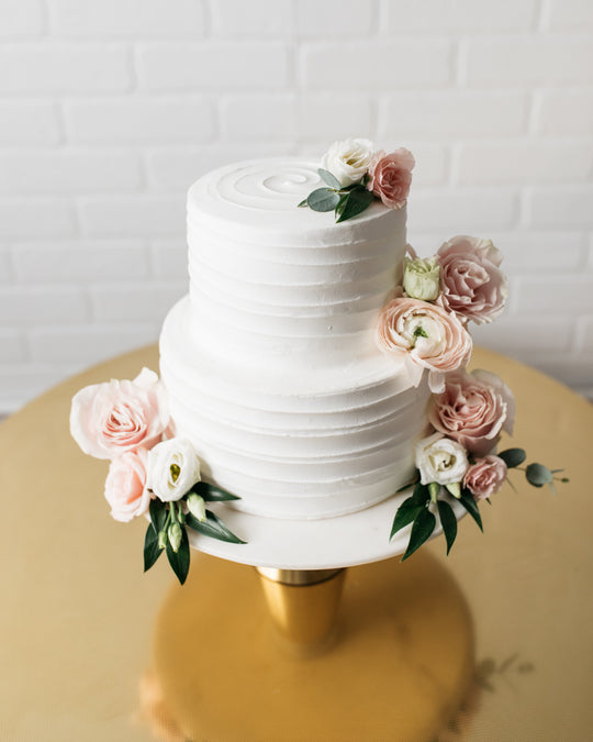 Timeless Soft Spring - Flower Arrangements for Cake