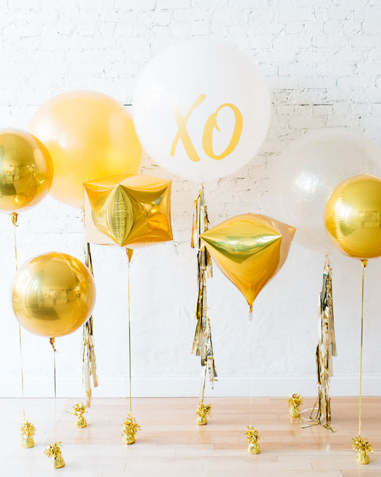 Gold & White Individual Balloons Backdrop