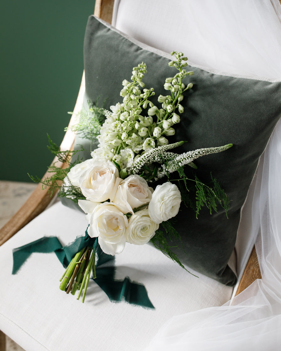 bride bridesmaids bouquets