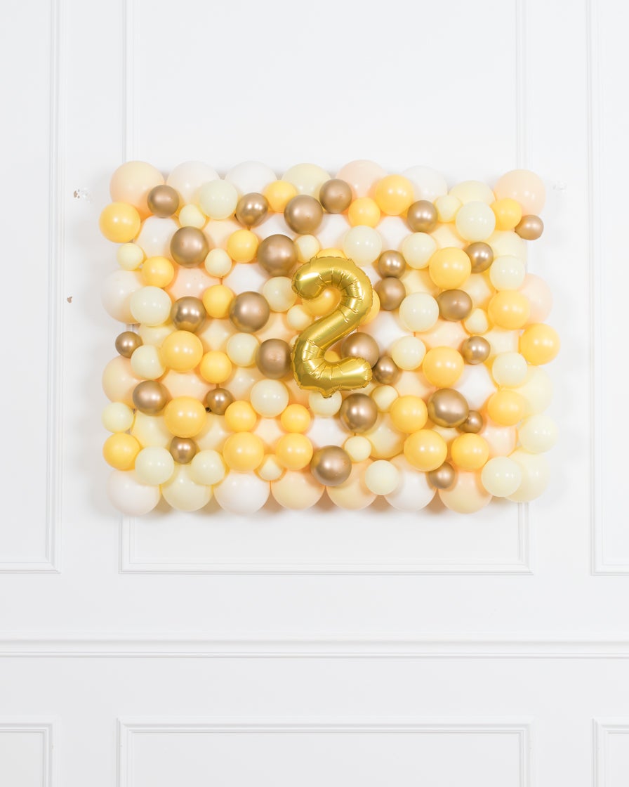 paris312-chicago-bee-theme-balloon-number-yellow-gold-foil-backdrop-board