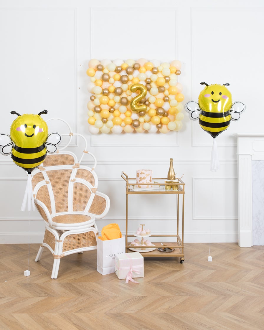 paris312-chicago-bee-theme-balloon-buttercup-gold-bouquet-foil-number-backdrop-set-pop-decor