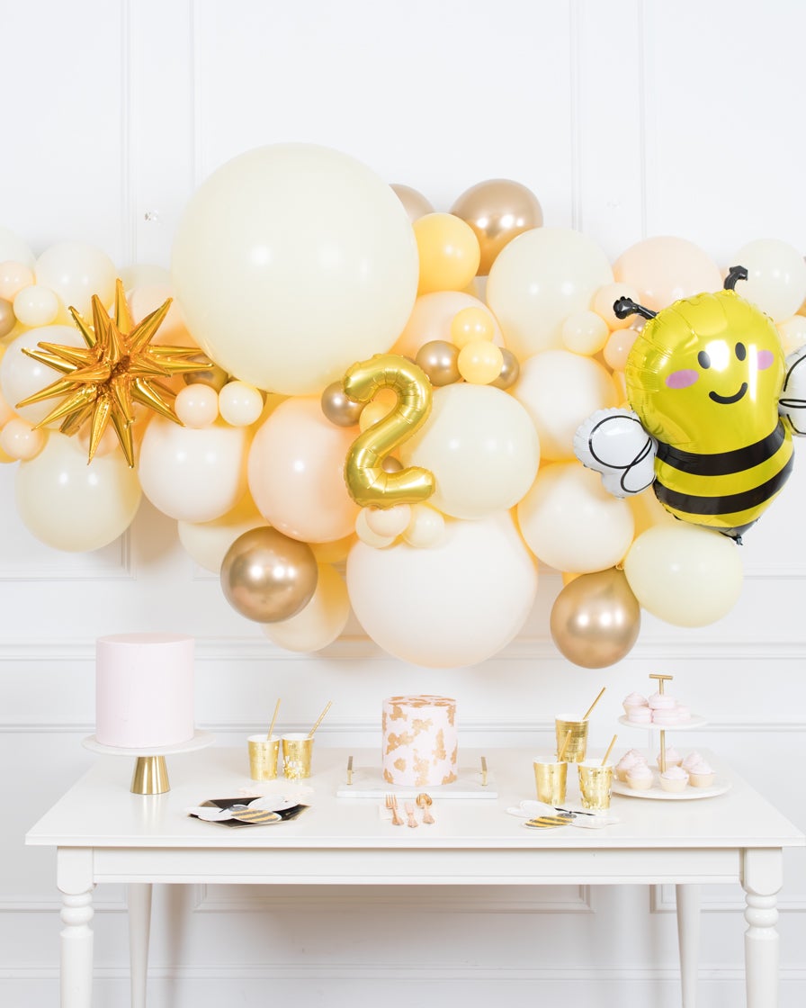 paris312-chicago-bee-theme-balloon-number-yellow-gold-backdrop-install-piece-garland