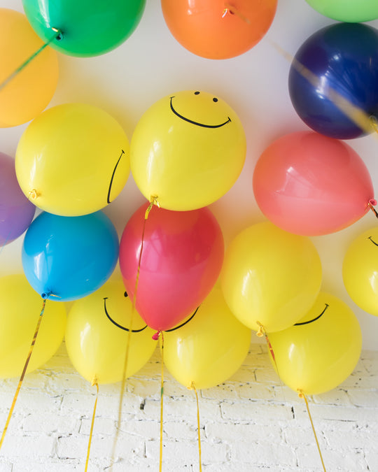 GIFT-Multicolor Palette with Happy Face 11in Ceiling Balloons - set of 25