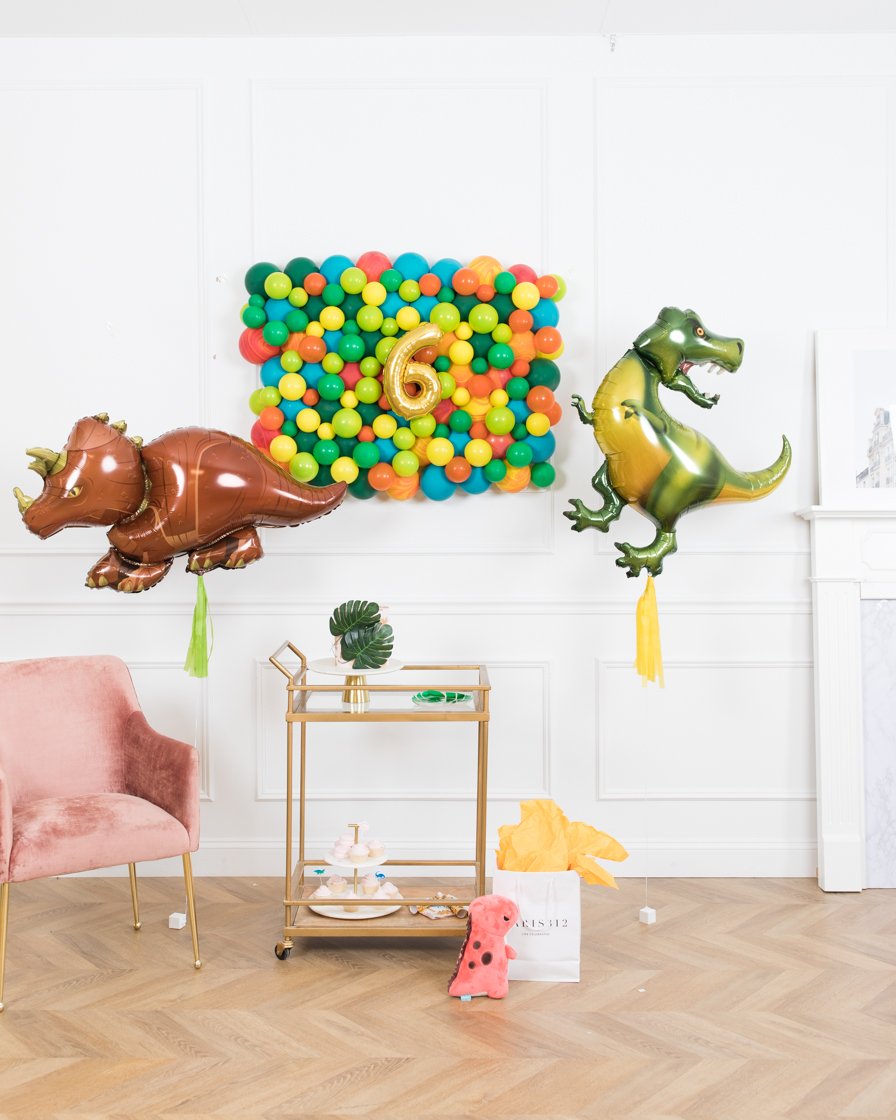 dinosaur-party-balloons-backdrop-number-board