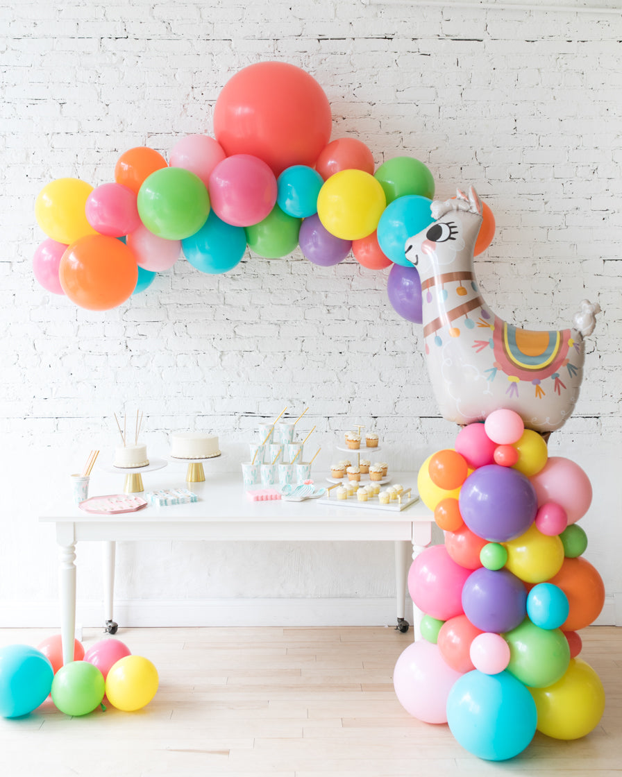 balloon-fiesta-theme-floating-arch-llama-column-set