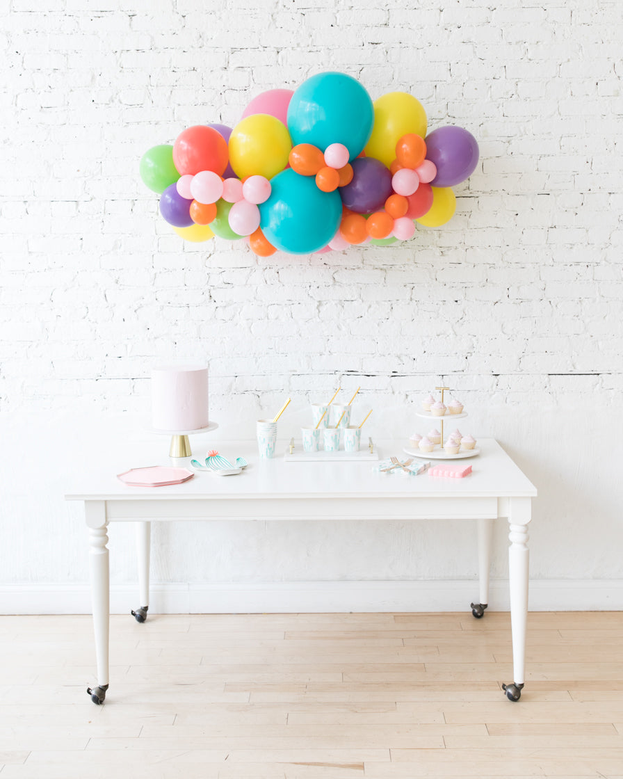 balloon-fiesta-theme-backdrop-garland-install