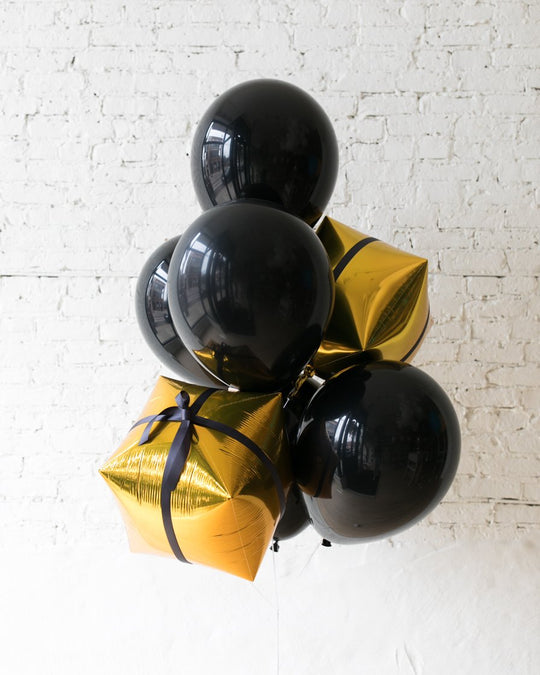 GIFT-Black Present Bouquet