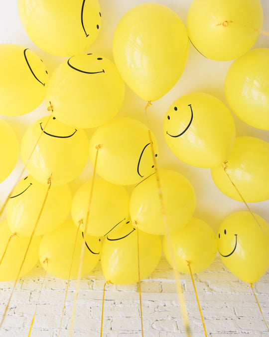 GIFT-Happy Face 11in Ceiling Balloons - set of 25
