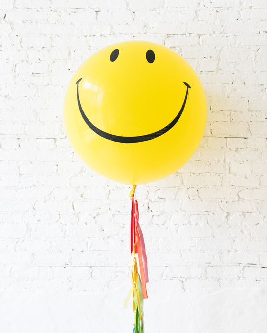 OUTDOOR-Giant Happy Face Balloon and Multicolor Tassel